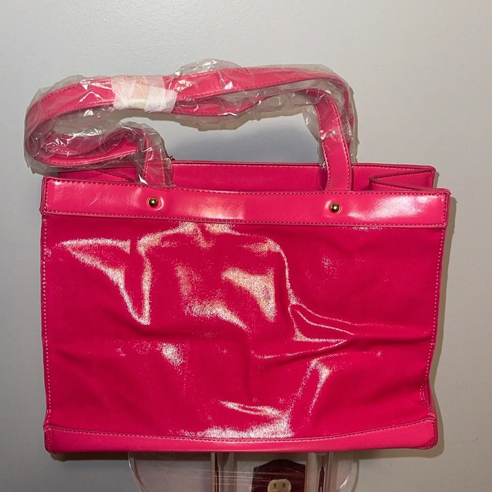 Bosom Buddy Bags NWT pink medium size Satchel handbag. Gold accents.